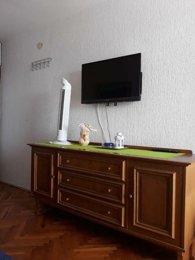 Apartman Grospic 2 Чезарица Экстерьер фото