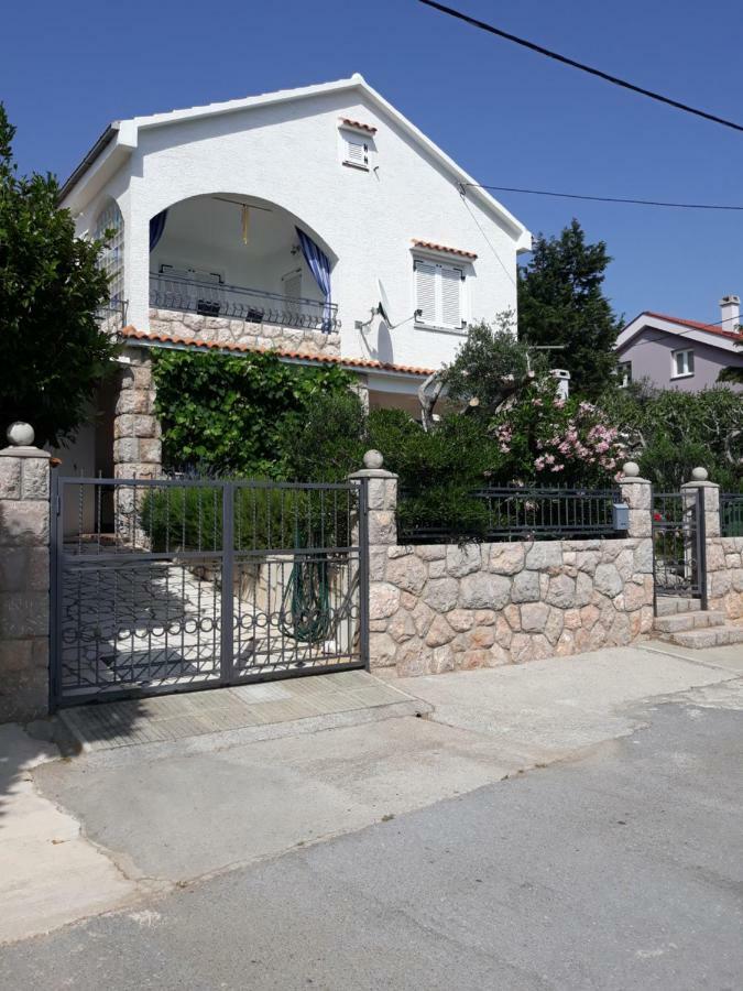 Apartman Grospic 2 Чезарица Экстерьер фото
